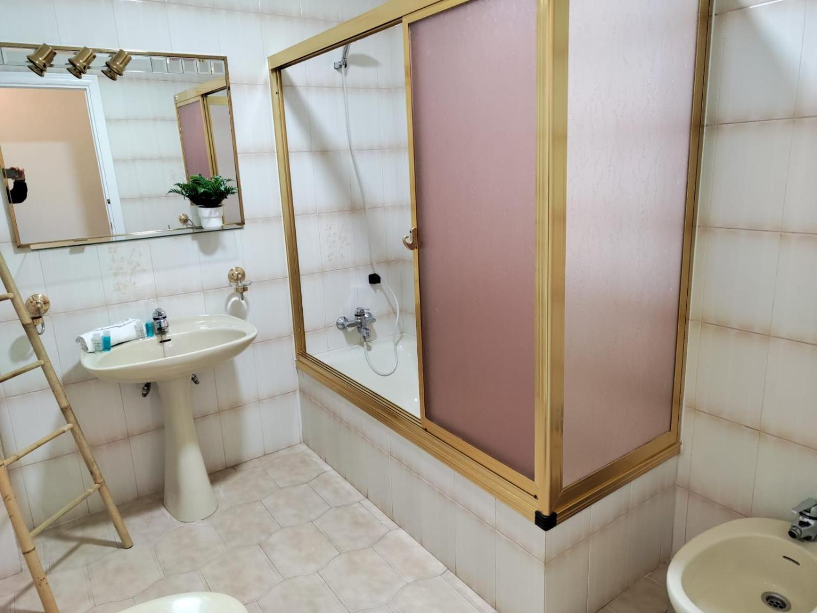 Wintowinrentals Your Home Steps From The Center مالقة المظهر الخارجي الصورة
