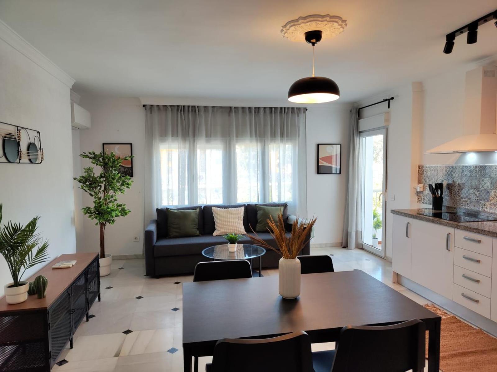 Wintowinrentals Your Home Steps From The Center مالقة المظهر الخارجي الصورة