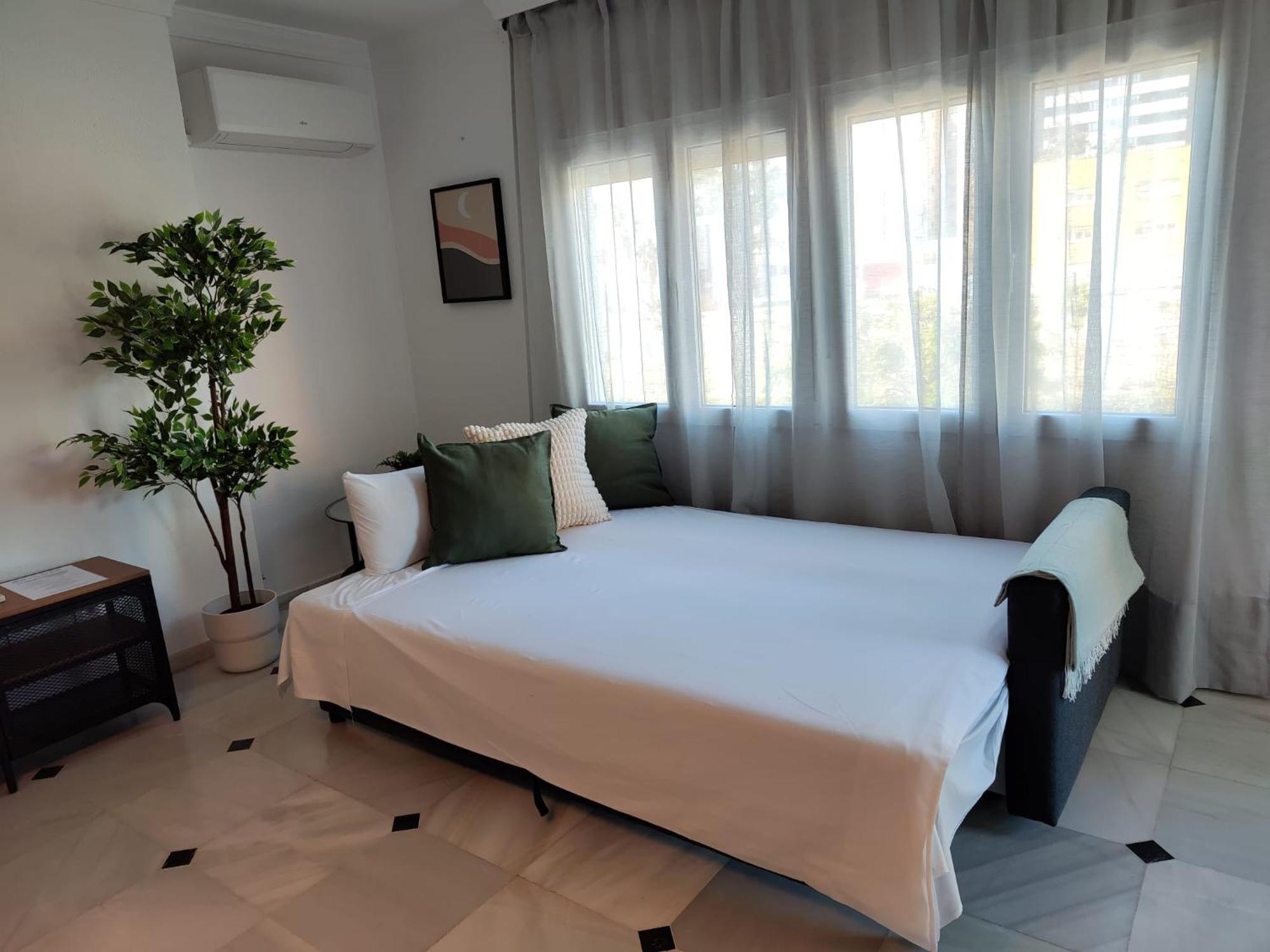 Wintowinrentals Your Home Steps From The Center مالقة المظهر الخارجي الصورة