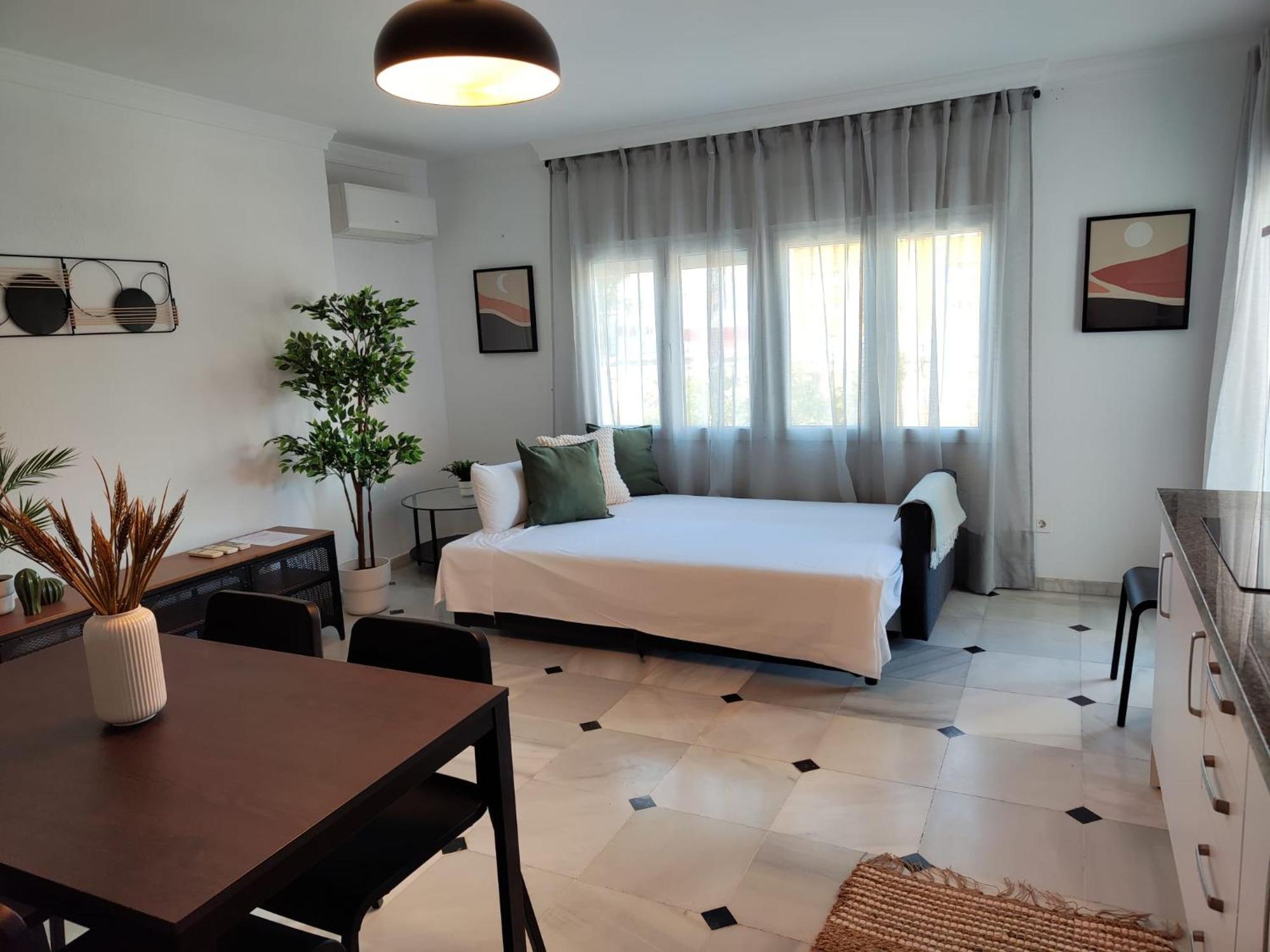 Wintowinrentals Your Home Steps From The Center مالقة المظهر الخارجي الصورة